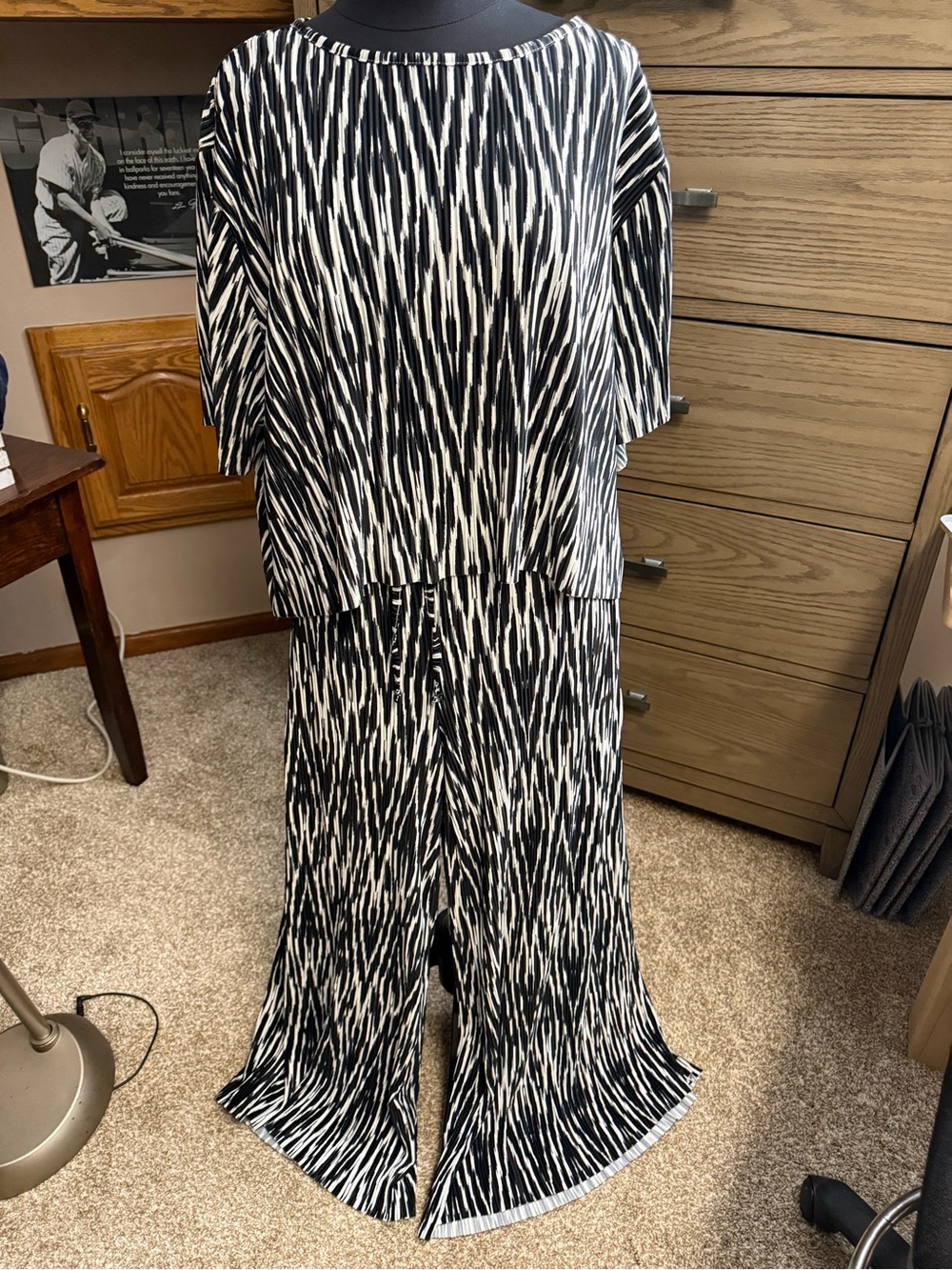 Black & White Printed Wide-Leg Pant and Too